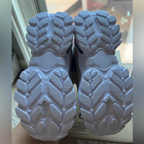 SHEIN Colorblock Strap Sneakers (Toddler Size 11) - Picture 6 of 6